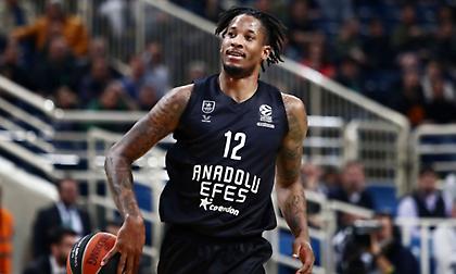 Κοντά σε τρεις παίκτες η Μπολόνια