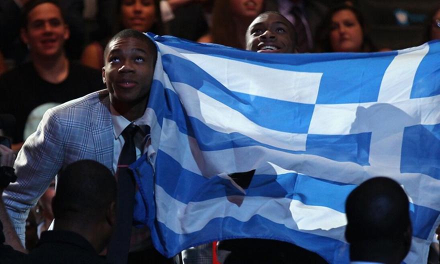 Γιάννης Αντετοκούνμπο: Το παιδί από τα Σεπόλια που κρατάει την ελληνική σημαία ψηλά στον ουρανό