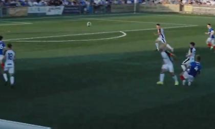 Πήρε την μπάλα από την περιοχή του & σκόραρε με το σουτ της χρονιάς: Μυθικό γκολ από στόπερ της Πόρτσμουθ!