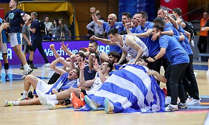 Χαμός στα αποδυτήρια της Εθνικής - Τρελοί πανηγυρισμοί από τους διεθνείς