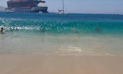 Μύκονος: Πλοίο προκάλεσε μεγάλα κύματα σε παραλία – Δύο τραυματίες, συνελήφθη ο πλοίαρχος