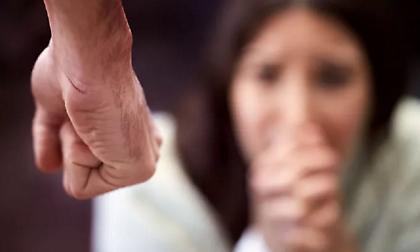 Έδειρε τη σύζυγό του και πήγε να την πνίξει - Άσκησε έφεση και έμεινε ελεύθερος με όρους