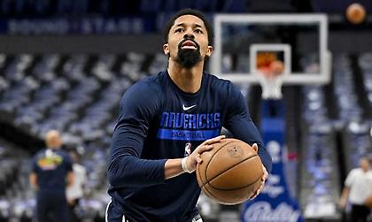 Επέστρεψε στους Μάβερικς ο Ντινγουίντι