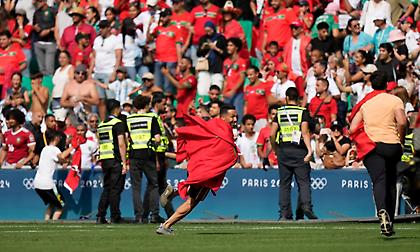 Το απόλυτο φιάσκο: Επανεξετάζεται το γκολ της Αργεντινής, επιστρέφουν οι ομάδες για ζέσταμα και 3 λεπτά αγώνα!