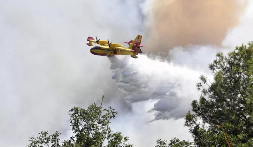 Χανιά: Σε ύφεση η φωτιά - Εκκενώθηκαν περιοχές - Ζημιές σε αυλές σπιτιών