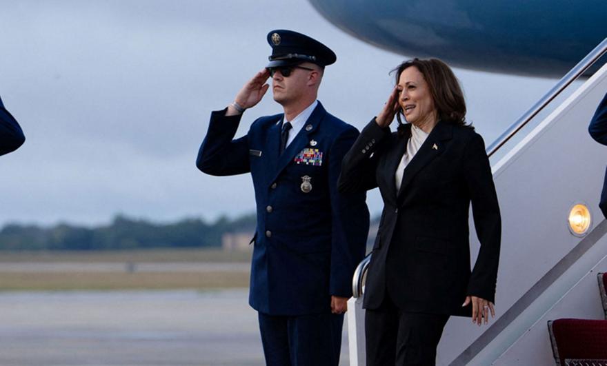 Κάμαλα Χάρις: Ατυπο χρίσμα από συνέδρους και χορηγούς