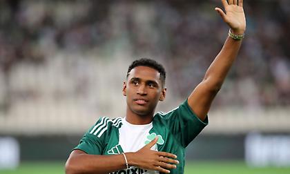 Στο ΟΑΚΑ με φανέλα Παναθηναϊκού ο Τετέ - Αποθεώθηκε από τον κόσμο