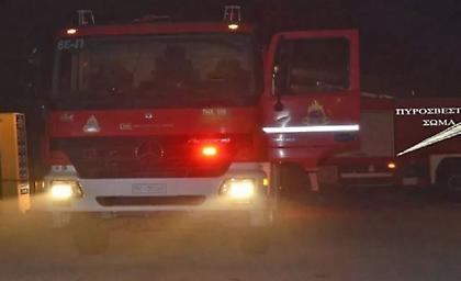 Φωτιά με απεγκλωβισμούς σε υπόγειο καφέ στο κέντρο της Αθήνας