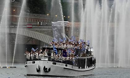 Η είσοδος της ελληνικής αποστολής που άνοιξε την παρέλαση στην Τελετή Έναρξης των Ολυμπιακών Αγώνων!