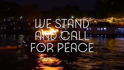 Το «Imagine» πιο επίκαιρο από ποτέ στα νερά του Σηκουάνα