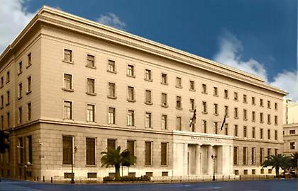 Σε σταθερά πτωτική τροχιά το δημόσιο χρέος μετά την πανδημία - Τι προβλέπει η ΤτΕ