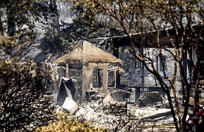 Ανεξέλεγκτη η φωτιά στην Καλιφόρνια: Χιλιάδες άνθρωποι εγκατέλειψαν τα σπίτια τους