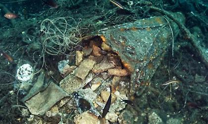 Από αφρολέξ μέχρι... κασετόφωνα ανασύρθηκαν από τον βυθό του Πόρτο Κουφό Χαλκιδικής