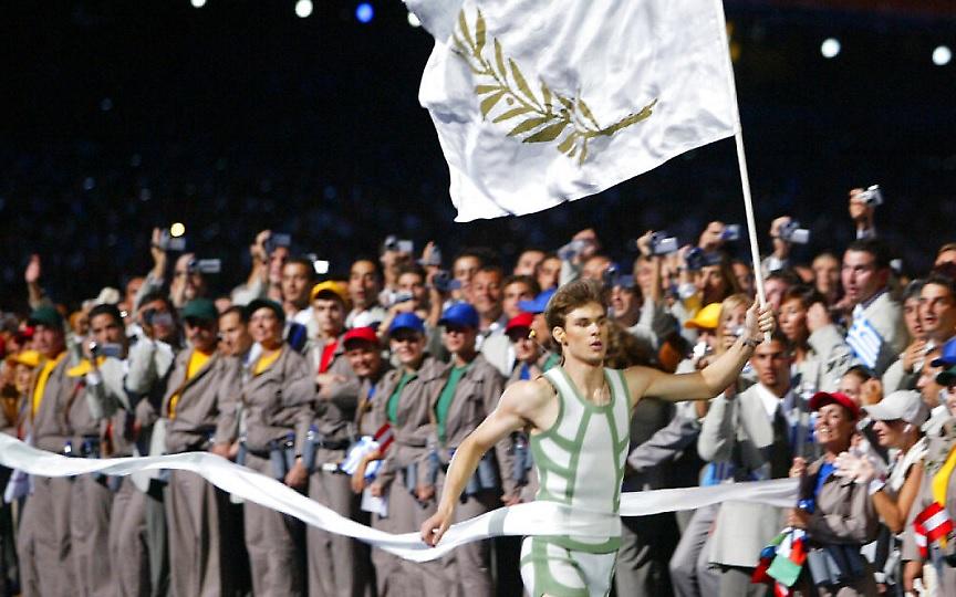 Ολυμπιακοί Αγώνες: Δείτε τον Γιώργο Σαμπάνη πριν 20 χρόνια στην Τελετή Έναρξης της Αθήνας