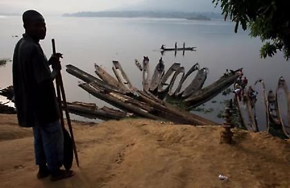 Τουλάχιστον 25 νεκροί σε ναυάγιο πλοιαρίου στον ποταμό Κονγκό