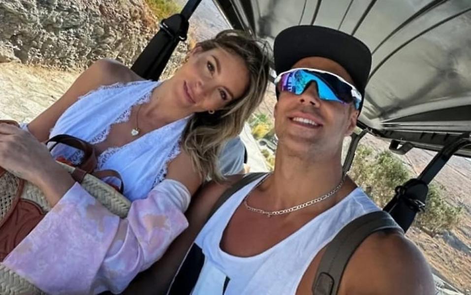 Αθηνά Οικονομάκου-Bruno Cerella: Party για τα γενέθλιά του στην Ίμπιζα και φιλί!