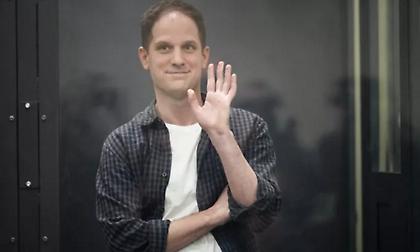 Μαζική ανταλλαγή κρατουμένων μεταξύ ΗΠΑ και Ρωσίας - Απελευθερώθηκε ο δημοσιογράφος της WSJ, Έβαν Γκέρσκοβιτς