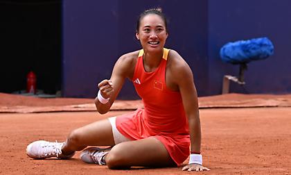 Η Ζενγκ έκανε την έκπληξη και πέταξε εκτός τελικού του Παρισιού την Σβιόντεκ!