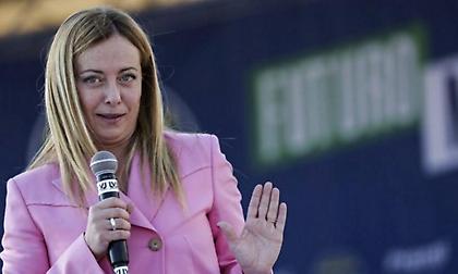 Μελόνι για την αποχώρηση της Καρίνι: «Οι αθλήτριες με ανδρικά γενετικά χαρακτηριστικά δεν πρέπει να γίνονται δεκτές»