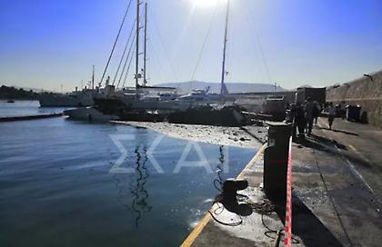 Φωτιά στη Μαρίνα Ζέας: Κάηκαν ολοσχερώς και βυθίστηκαν 3 γιοτ - Ζημιές σε ένα ακόμα