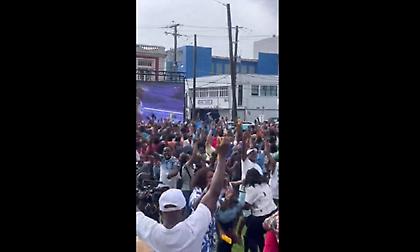 Χαμός στην Αγία Λουκία για το πρώτο Ολυμπιακό μετάλλιο στην ιστορία της χώρας!