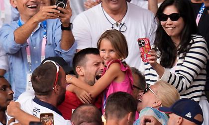 Η συγκλονιστική φωτογραφία του Νόβακ Τζόκοβιτς - Κλαίει στην αγκαλιά της κόρης!