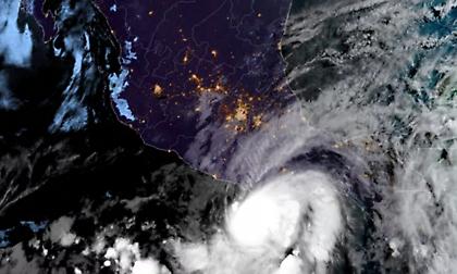 Συναγερμός στις ΗΠΑ: Ο κυκλώνας Ντέμπι έφθασε στη Φλόριντα- Απειλή για καταστροφικές πλημμύρες