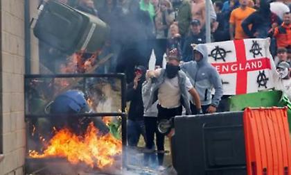 H Βρετανία στη δίνη των ακροδεξιών επεισοδίων