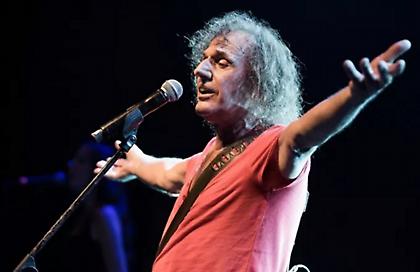 Βασίλης Παπακωνσταντίνου: Έπεσε από τη σκηνή, ενώ χόρευε το «Ζεϊμπέκικο της Ευδοκίας»