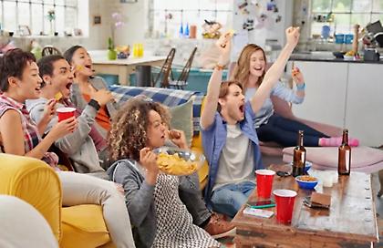 Νέα μελέτη: Μπορείς να κάψεις έως και 540 θερμίδες παρακολουθώντας τους Ολυμπιακούς Αγώνες στην τηλεόραση