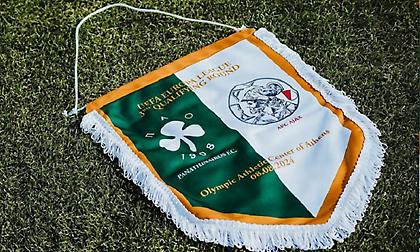 To χρυσοκέντητο ρετρό λάβαρο του Παναθηναϊκού για το σπουδαίο ματς με τον Άγιαξ