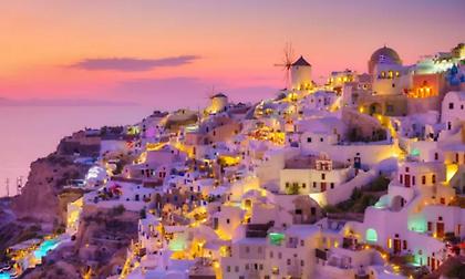 Γκίκας στον ΣΚΑΪ: Στα €10 το τέλος ανά επιβάτη κρουαζιερόπλοιου για αποβίβαση στη Σαντορίνη