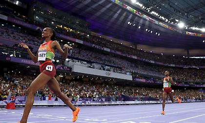 Άντεξε, πήρε το χρυσό στα 10.000 μέτρα κι έκανε νταμπλ η Τσέμπετ