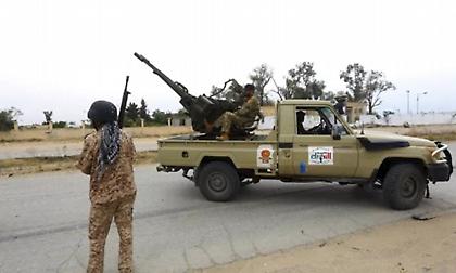 Λιβύη: Εννέα νεκροί και 16 τραυματίες σε συγκρούσεις ενόπλων σε προάστιο της Τρίπολης