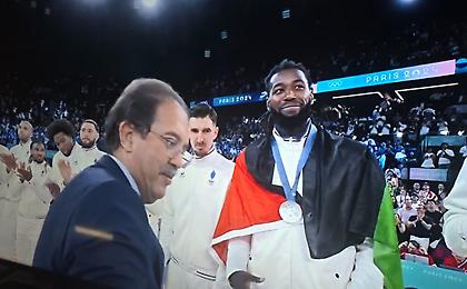 Γκάφα του σχολιαστή του NBC για τον Λεσόρ: Είπε πως κρατούσε σημαία Παλαιστίνης και απολογήθηκε