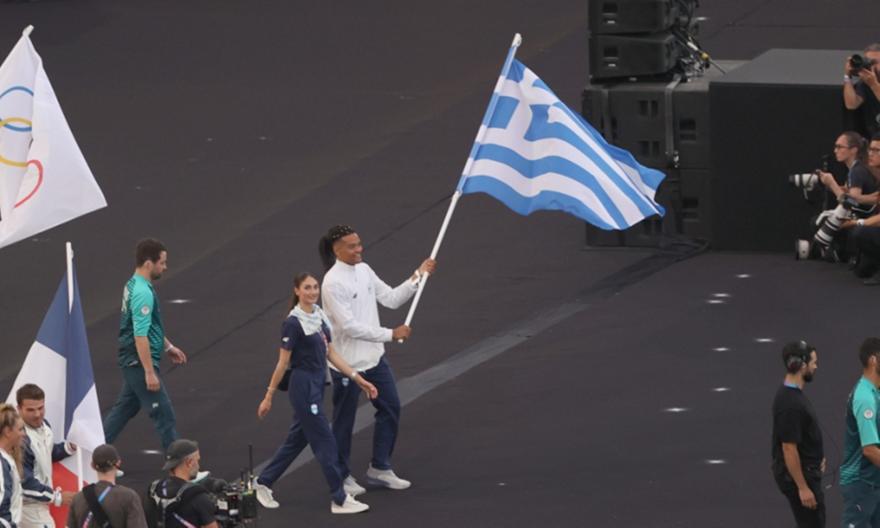 Ολυμπιακοί Αγώνες: Η είσοδος των σημαιοφόρων Καραλή και Πλατανιώτη στην Τελετή Λήξης