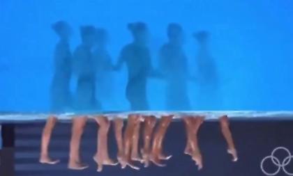 Επικό βίντεο απεικονίζει το moonwalk των Αμερικανίδων στη συγχρονισμένη κολύμβηση... ανάποδα!