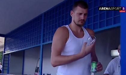 Σιγά μην έχανε ευκαιρία: Πήγε να δει ιπποδρομίες με μπίρα ο Γιόκιτς μετά το χάλκινο!