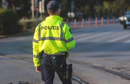 Ανατροπή οχήματος στην Ποσειδώνος στο ύψος του Ελληνικού - Δυσχέρεια στην κυκλοφορία