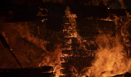 «Ολονύκτια μάχη» με τις φλόγες στον Βαρνάβα: Ανεξέλεγκτο μέτωπο χιλομέτρων