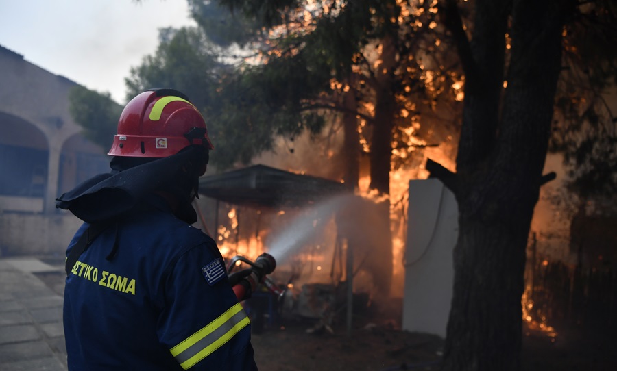 Πύρινος εφιάλτης στην Αττική - Λεπτό προς λεπτό όλες οι εξελίξεις