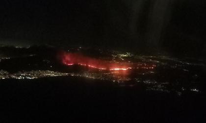 Συγκλονιστικές φωτογραφίες της φωτιάς στον Βαρνάβα από αεροπλάνο