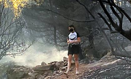 Αθηναΐς Νέγκα: «Σβήναμε εστίες με εμφιαλωμένο νερό γιατί τρεχούμενο δεν υπήρχε»