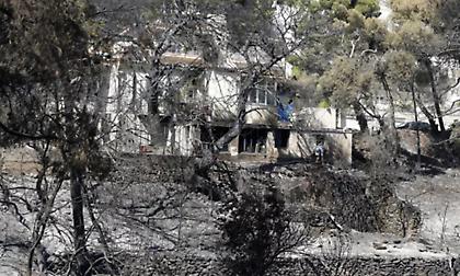 Φωτιά στην βορειοανατολική Αττική: Μέχρι στιγμής 78 κατοικίες ακατάλληλες