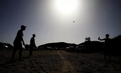 Καιρός σήμερα: Ισχυροί άνεμοι και έως 40 βαθμοί ο υδράργυρος - Ο χάρτης επικινδυνότητας για τις φωτιές