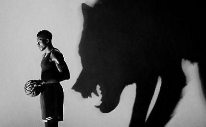 Το εντυπωσιακό διαφημιστικό για τα νέα παπούτσια του Αντετοκούνμπο: «Στη δική του περιοχή όλοι είναι τροφή»