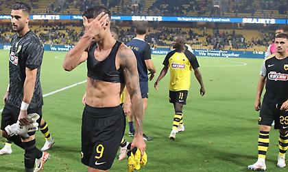 Έντονες αποδοκιμασίες στην OPAP Arena για τον αποκλεισμό της ΑΕΚ - Ένταση μεταξύ Αλμέιδα-Ρουί Μότα και παικτών!