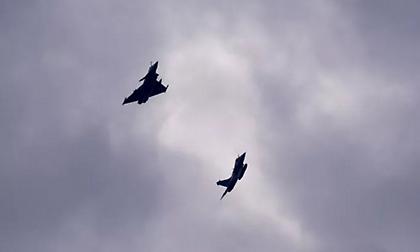 Γαλλία: Νεκροί οι πιλότοι μετά τη σύγκρουση δύο Rafale