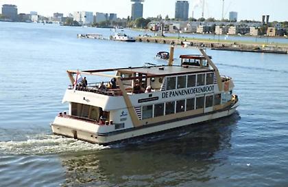 Ολλανδία: Πλωτή κρεπερί προσέκρουσε σε προκυμαία, 14 άνθρωποι τραυματίστηκαν - Δείτε βίντεο