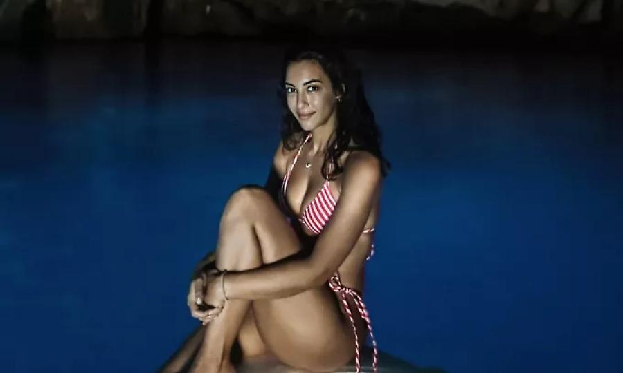 Ευγενία Σαμαρά: Σαν γοργόνα στη γαλάζια σπηλιά στο Καστελόριζο!